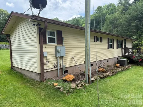 4126 & 4128 Pumpkintown Road Sylva NC 28779