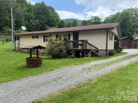 4126 & 4128 Pumpkintown Road Sylva NC 28779