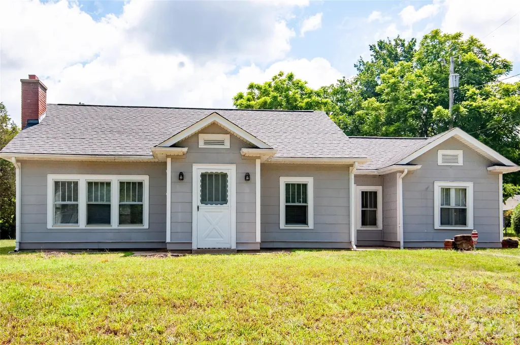 2505 Shelton Avenue Statesville NC 28677