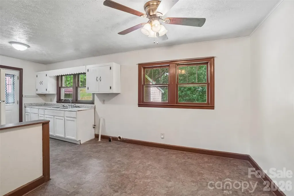 611 Reeves Cove Road Candler NC 28715