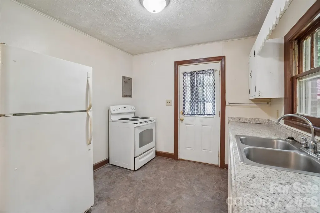 611 Reeves Cove Road Candler NC 28715