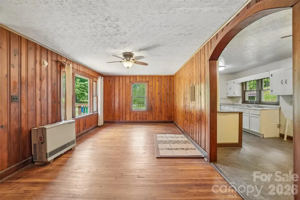 611 Reeves Cove Road Candler NC 28715