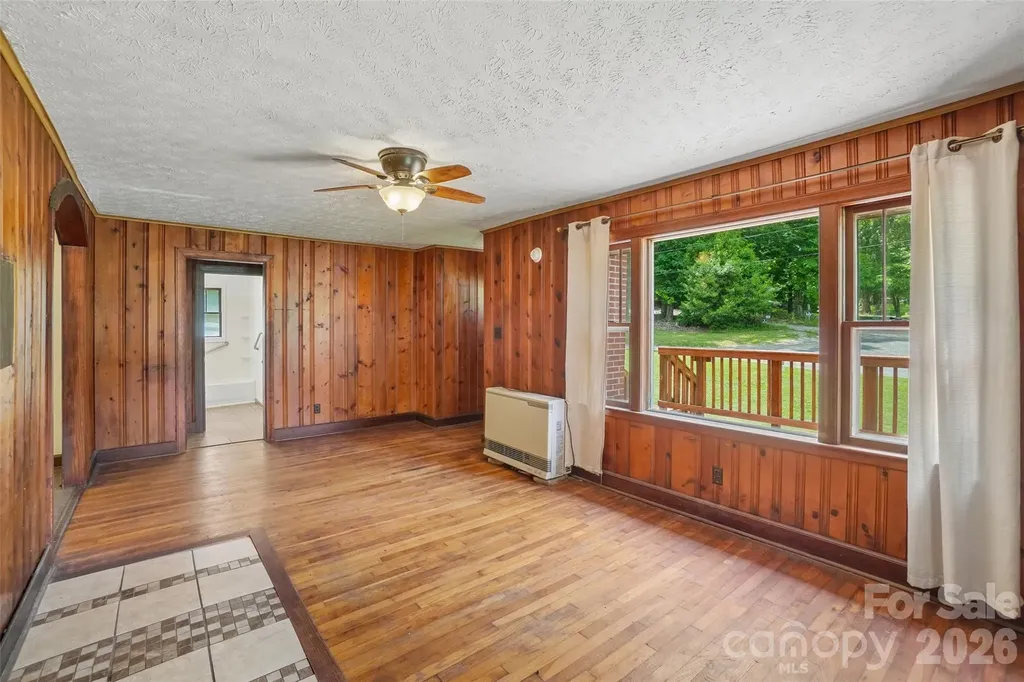 611 Reeves Cove Road Candler NC 28715