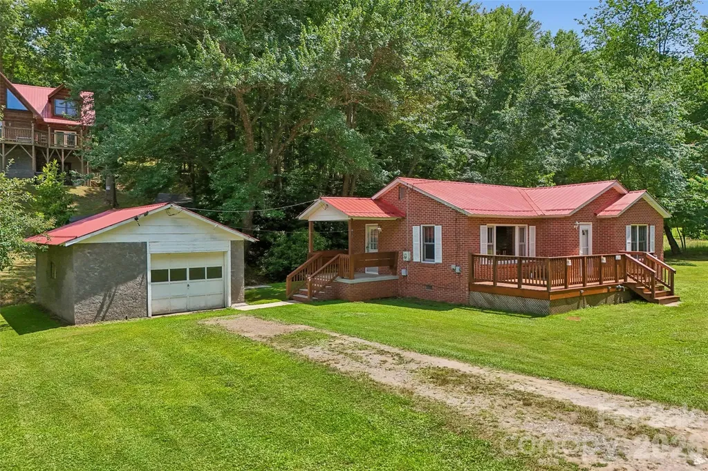 611 Reeves Cove Road Candler NC 28715