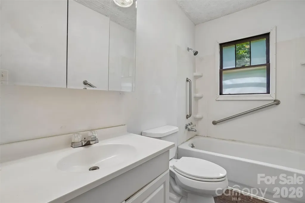 611 Reeves Cove Road Candler NC 28715