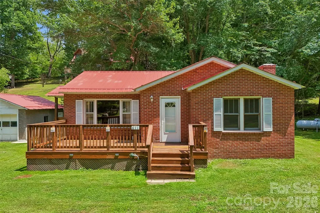 611 Reeves Cove Road Candler NC 28715