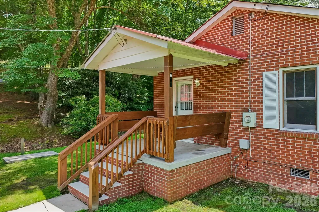 611 Reeves Cove Road Candler NC 28715