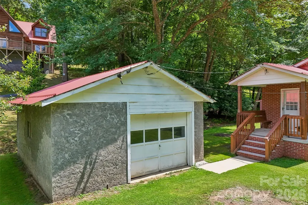 611 Reeves Cove Road Candler NC 28715
