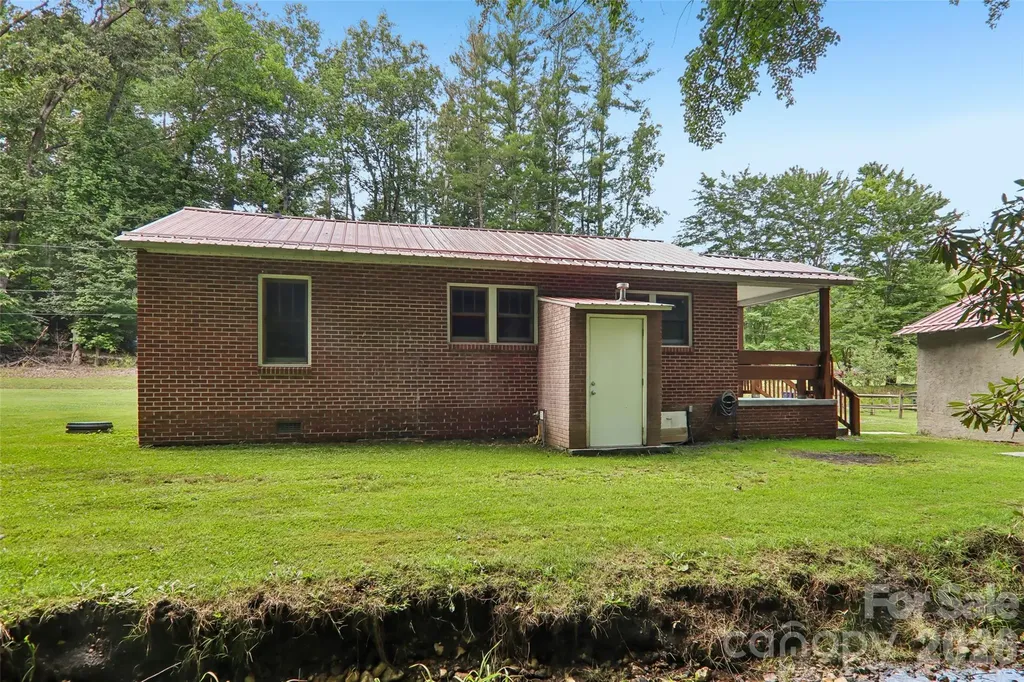 611 Reeves Cove Road Candler NC 28715