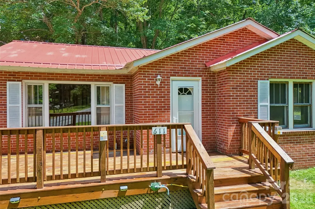 611 Reeves Cove Road Candler NC 28715