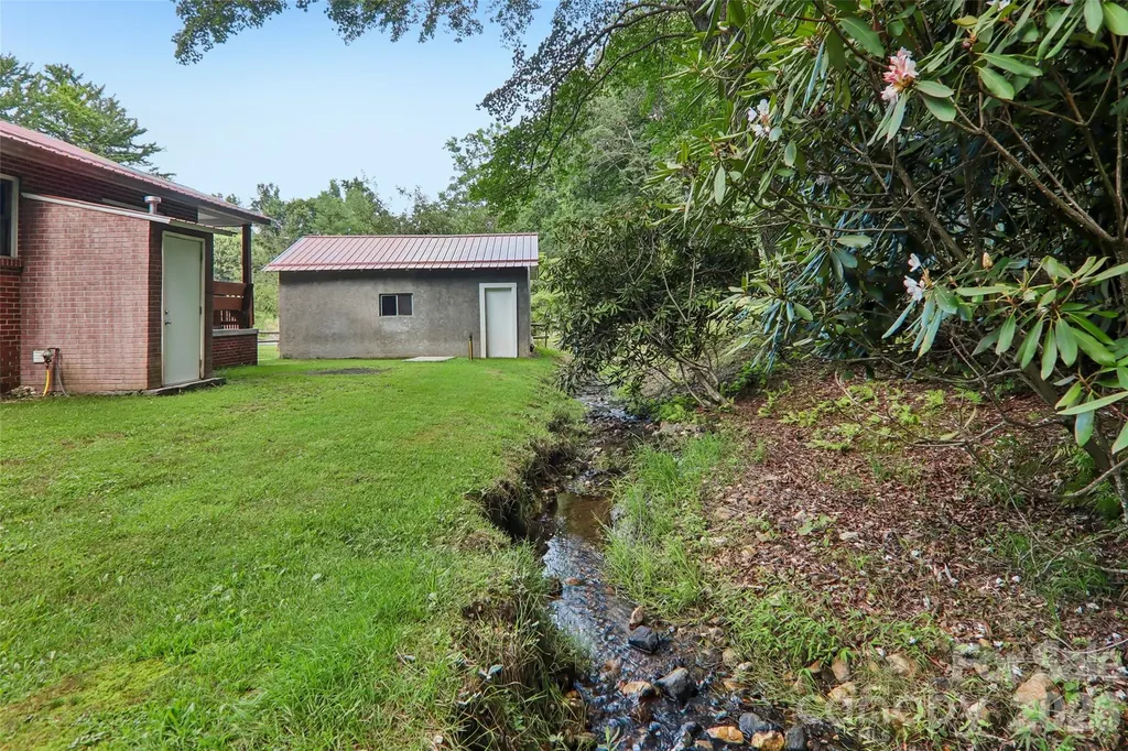 611 Reeves Cove Road Candler NC 28715