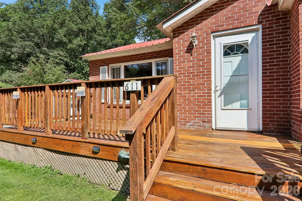 611 Reeves Cove Road Candler NC 28715