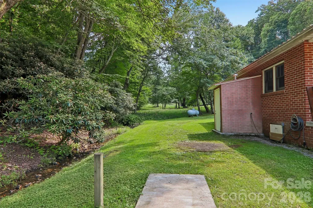 611 Reeves Cove Road Candler NC 28715
