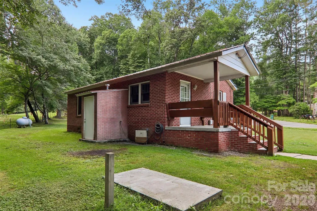 611 Reeves Cove Road Candler NC 28715