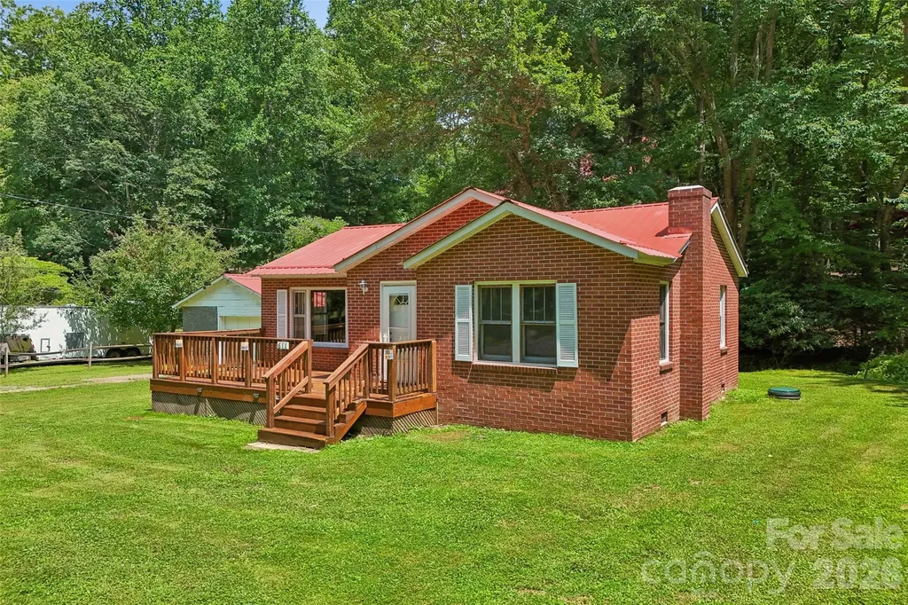 611 Reeves Cove Road Candler NC 28715