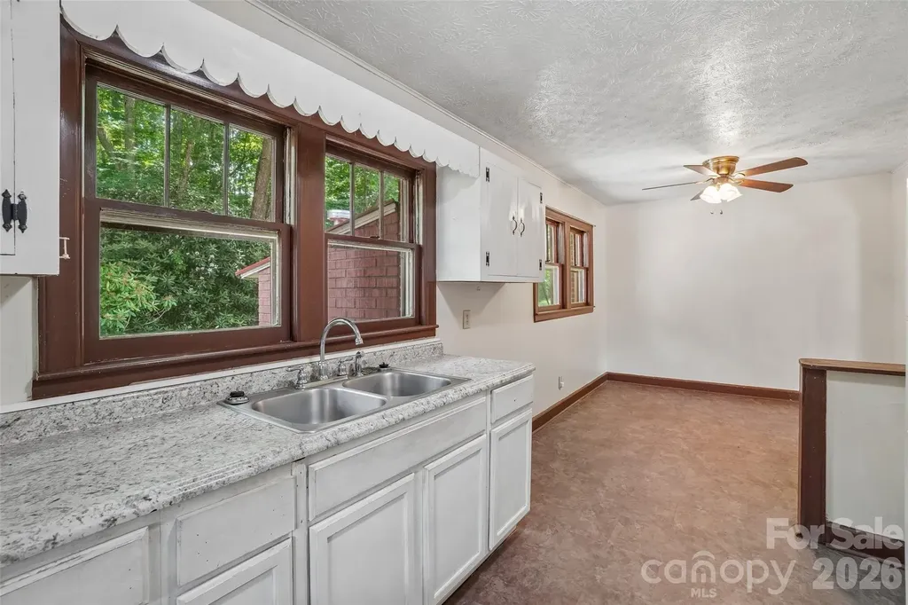 611 Reeves Cove Road Candler NC 28715