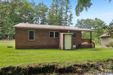 611 Reeves Cove Road Candler NC 28715
