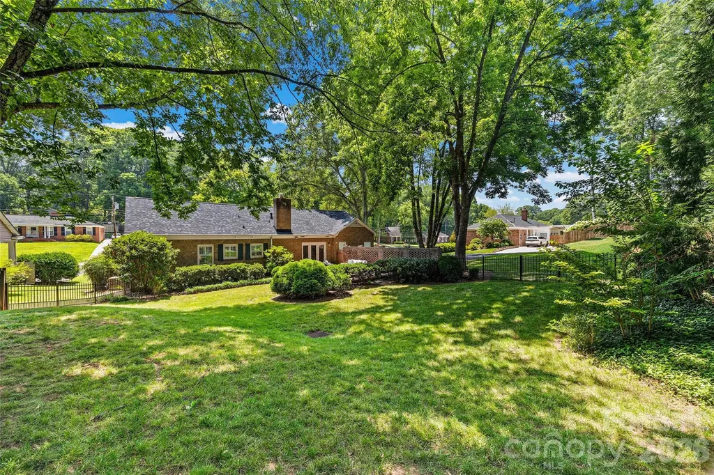 3826 Severn Avenue Charlotte NC 28210