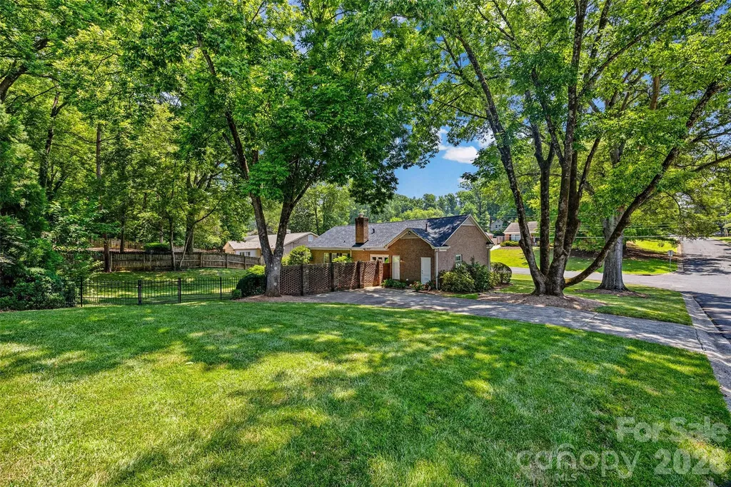 3826 Severn Avenue Charlotte NC 28210
