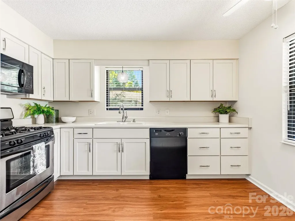 106 Abbey Circle Asheville NC 28805