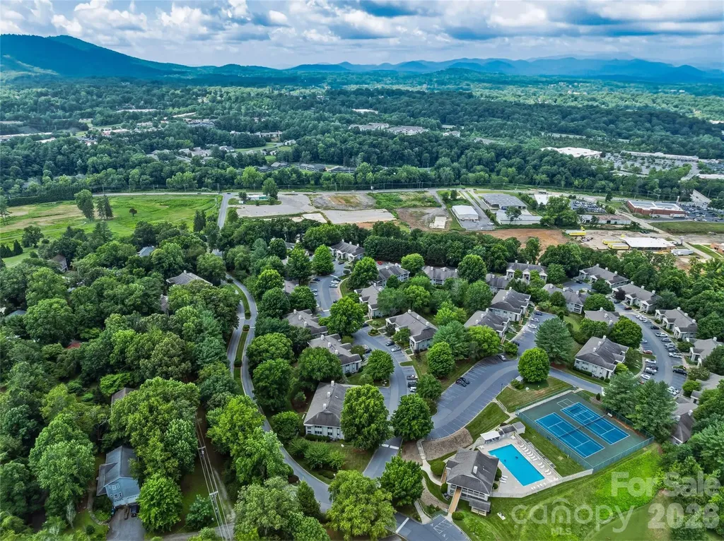 106 Abbey Circle Asheville NC 28805