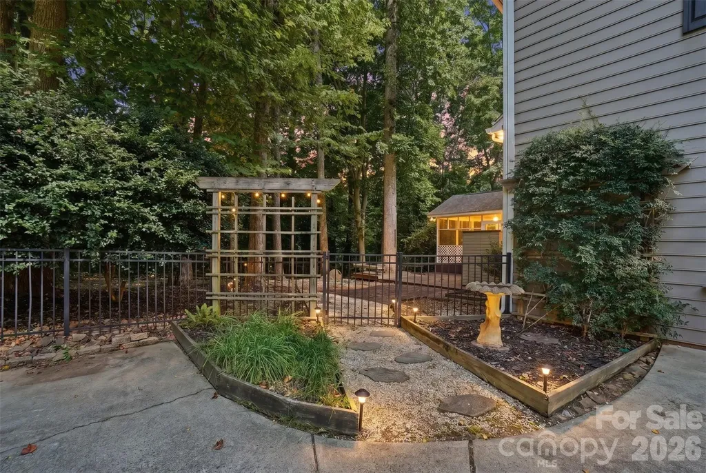 1112 Long Paw Lane Charlotte NC 28214