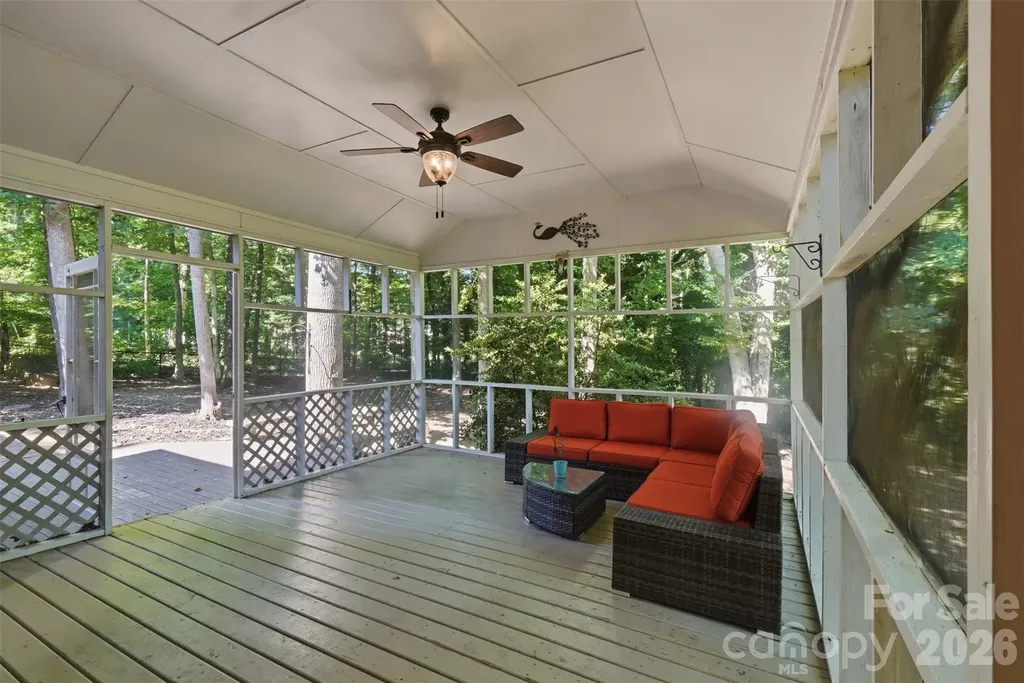 1112 Long Paw Lane Charlotte NC 28214