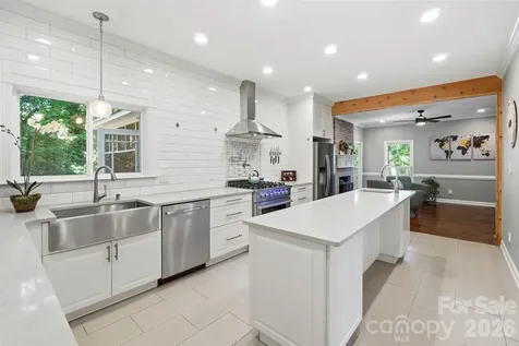 1112 Long Paw Lane Charlotte NC 28214