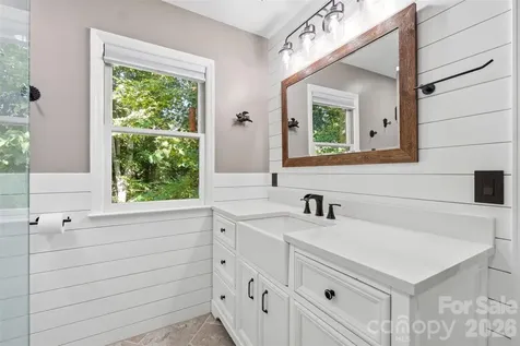 1112 Long Paw Lane Charlotte NC 28214