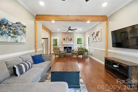 1112 Long Paw Lane Charlotte NC 28214