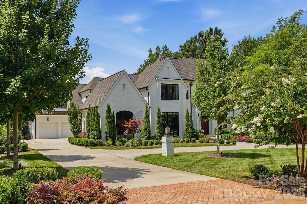 4420 Forest Hills Drive Charlotte NC 28226