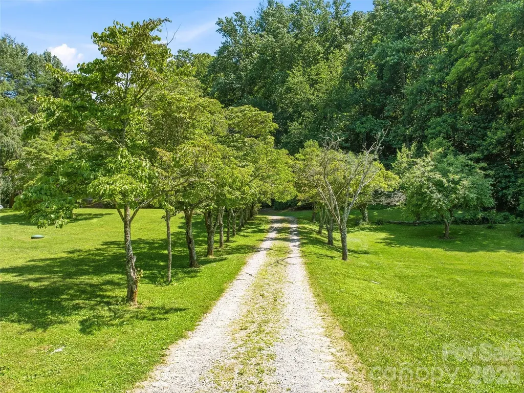 252 Big Stomp Road Waynesville NC 28786