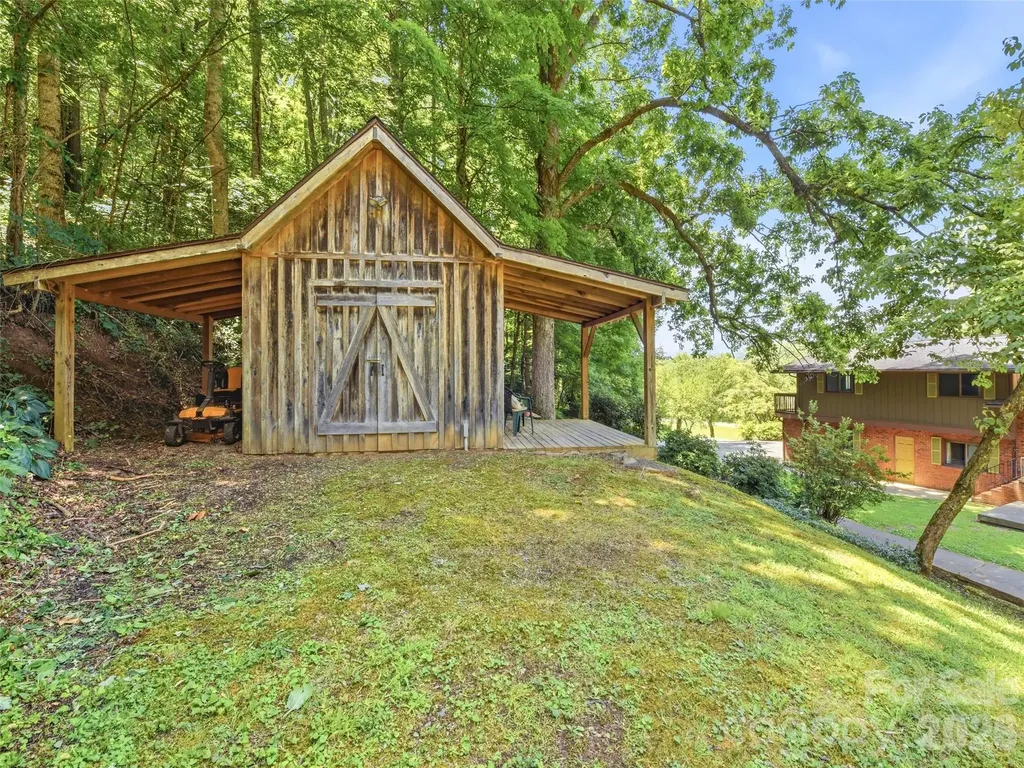 252 Big Stomp Road Waynesville NC 28786