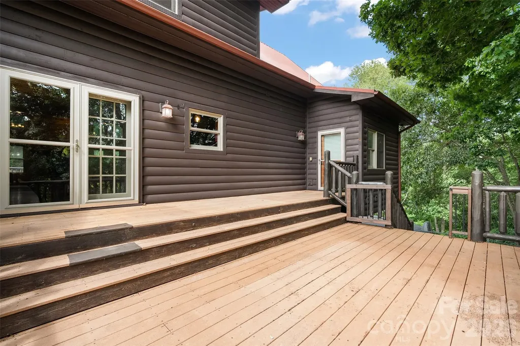 42 Chinaberry Court Waynesville NC 28785