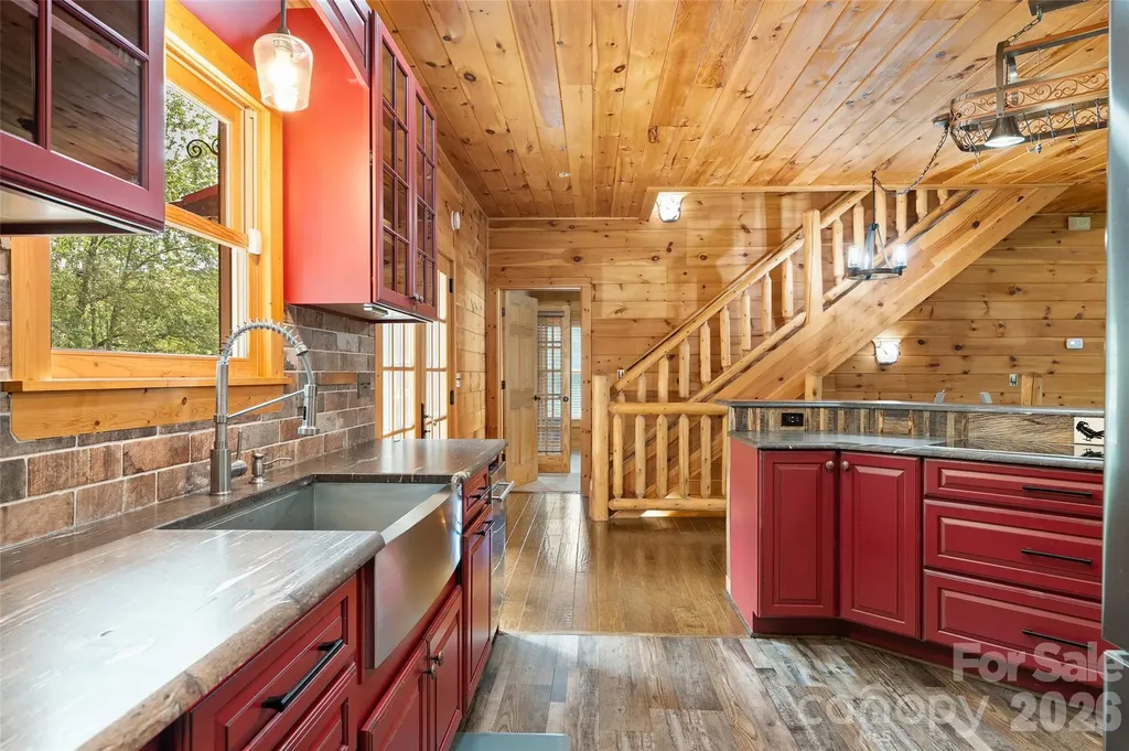 42 Chinaberry Court Waynesville NC 28785