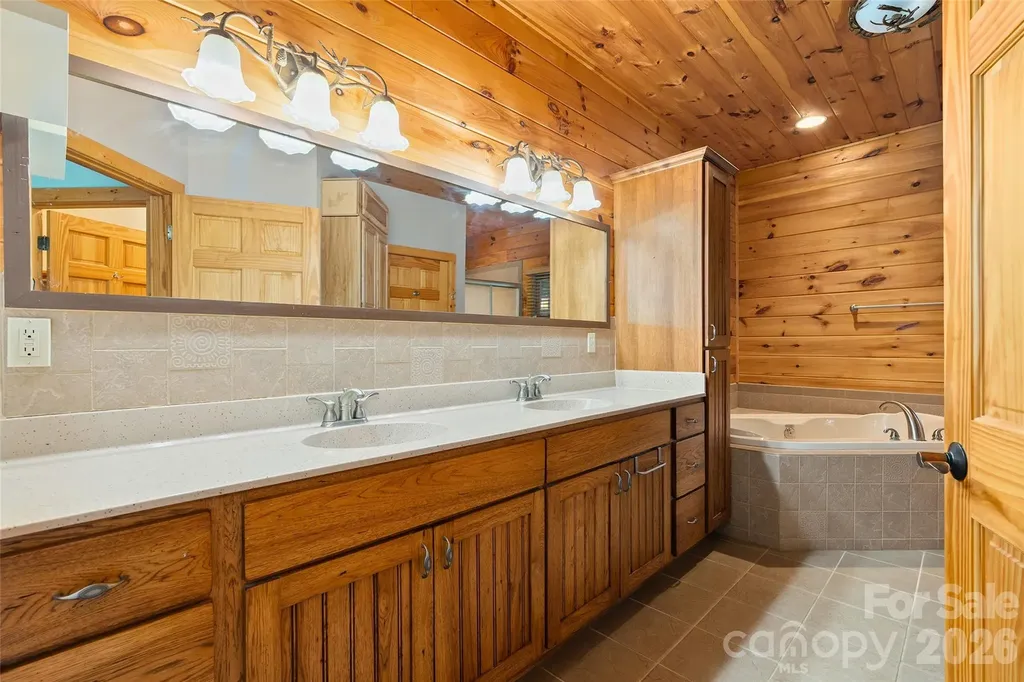 42 Chinaberry Court Waynesville NC 28785