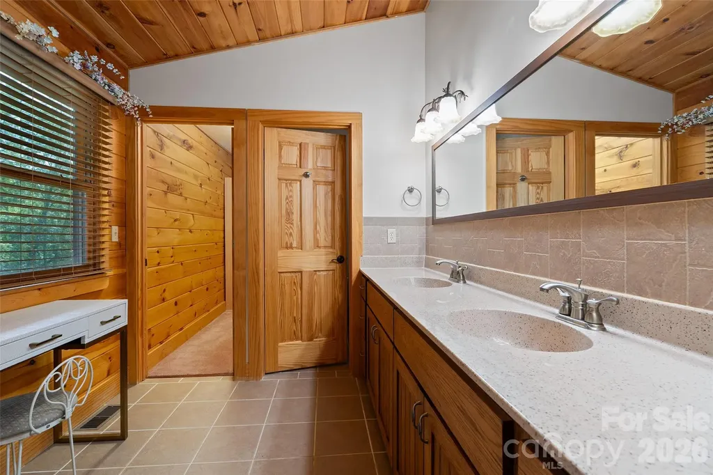 42 Chinaberry Court Waynesville NC 28785
