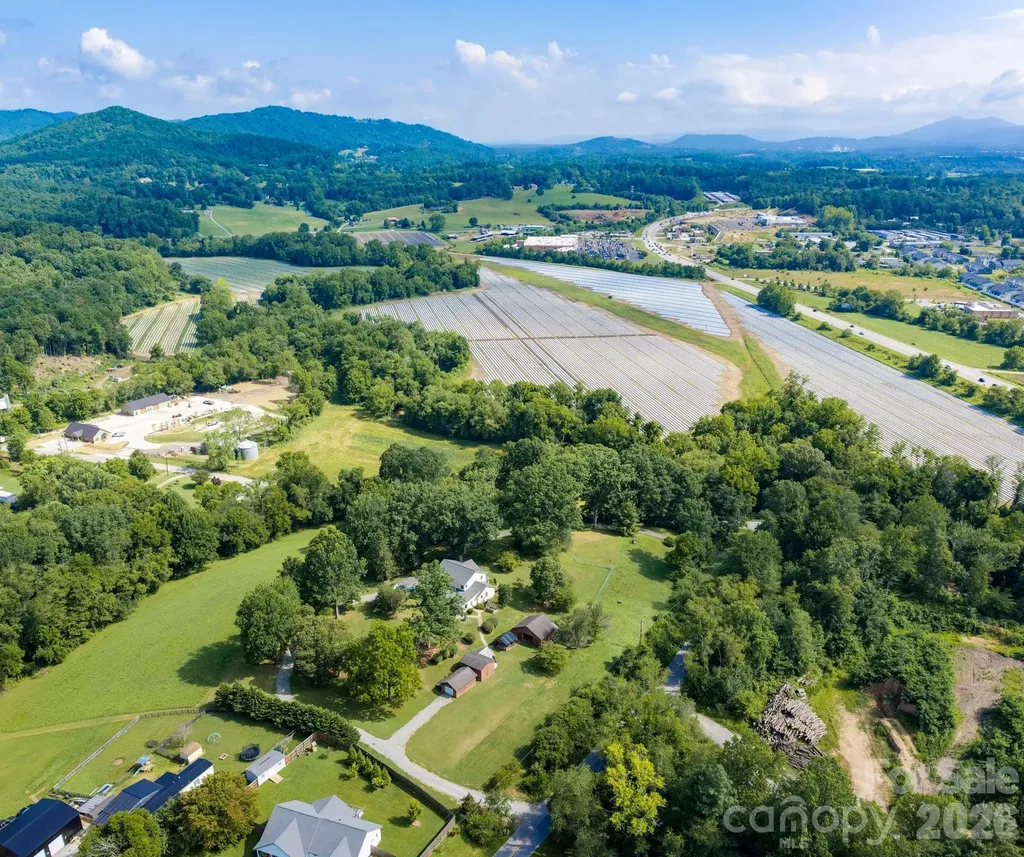 10 Old Turnpike Road Mills River NC 28759