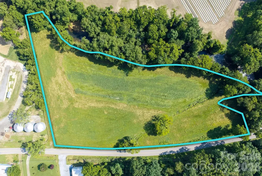 10 Old Turnpike Road Mills River NC 28759