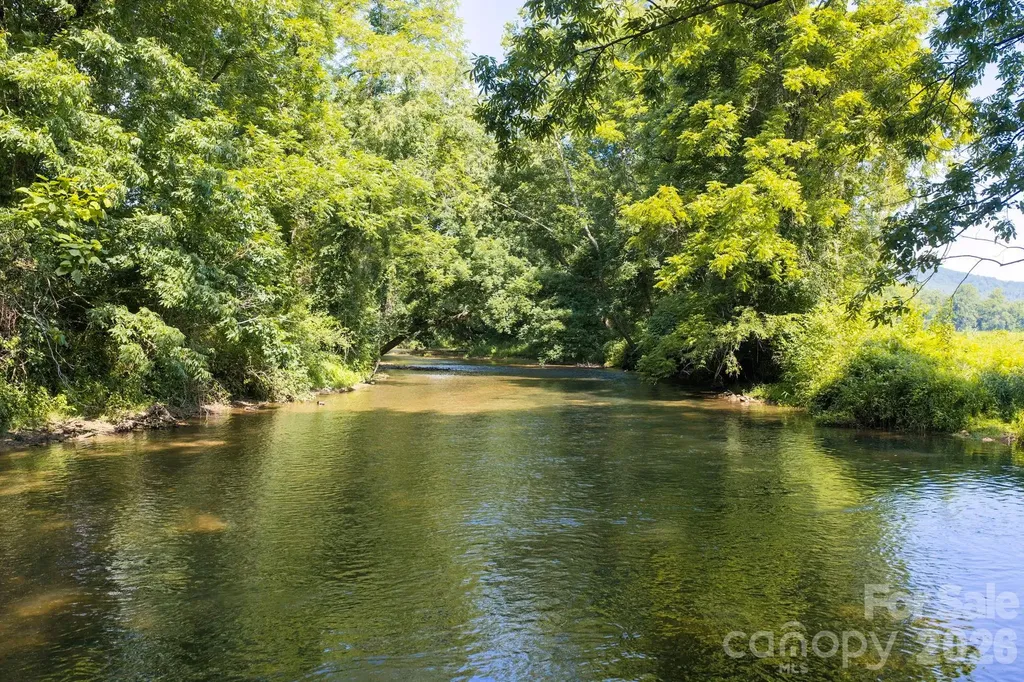 10 Old Turnpike Road Mills River NC 28759