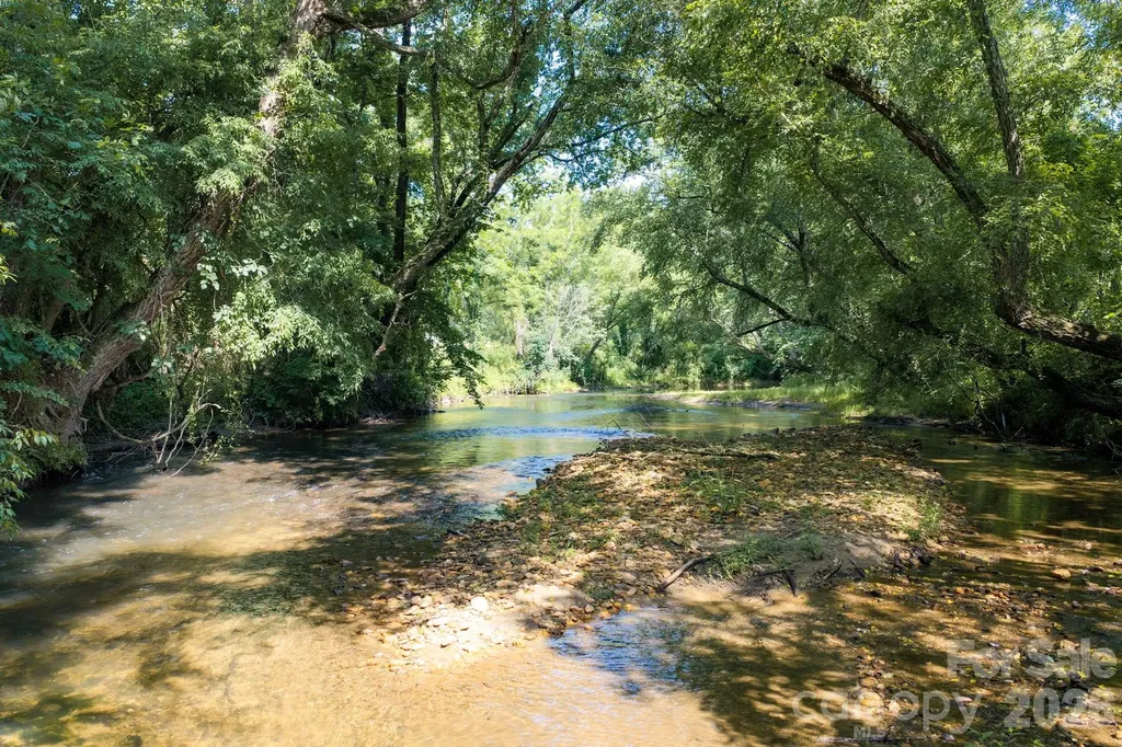 10 Old Turnpike Road Mills River NC 28759