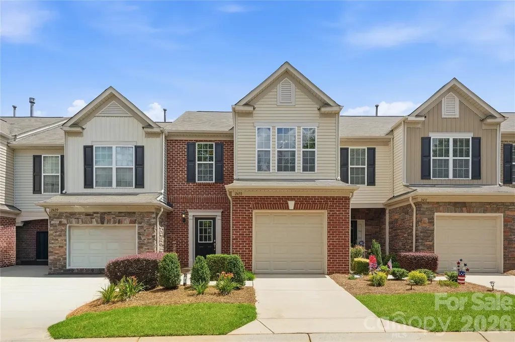 2433 Diplomat Lane Charlotte NC 28210