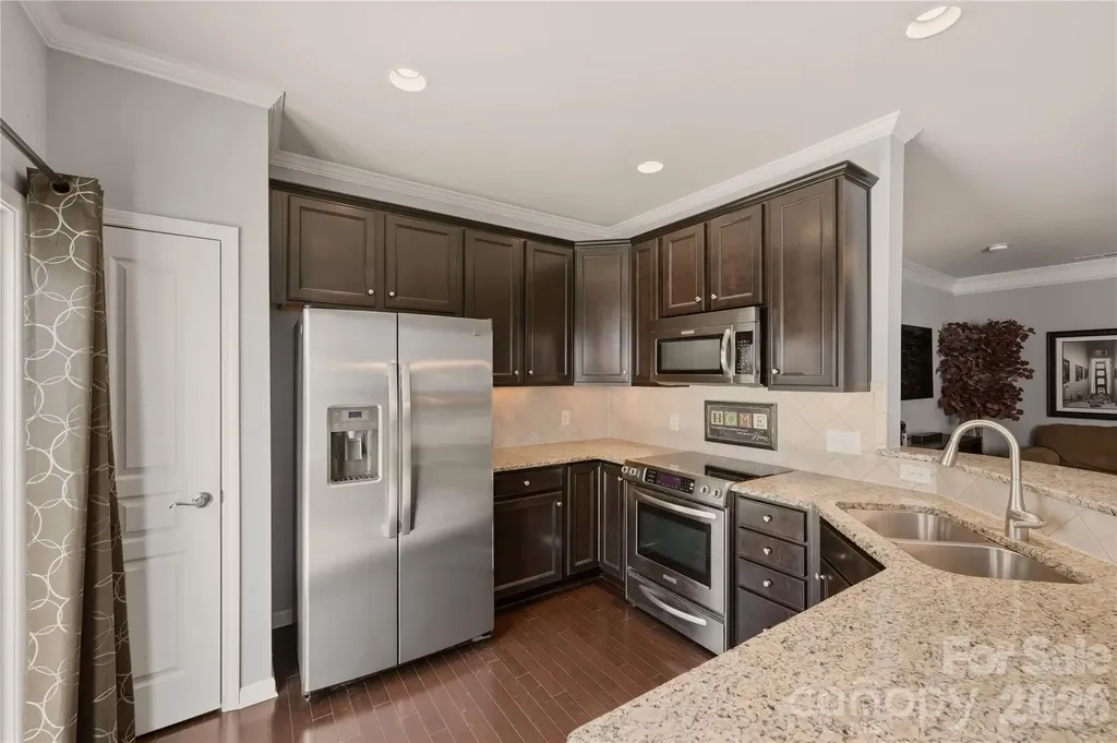 2433 Diplomat Lane Charlotte NC 28210