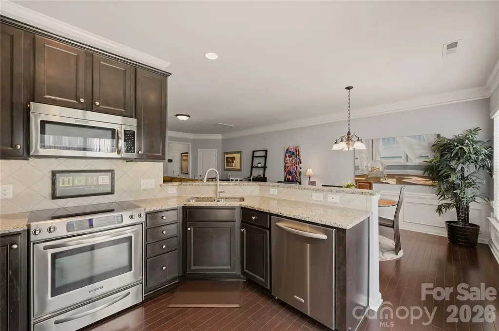 2433 Diplomat Lane Charlotte NC 28210