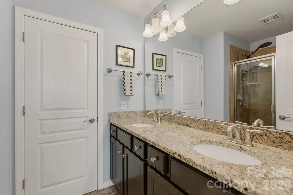 2433 Diplomat Lane Charlotte NC 28210