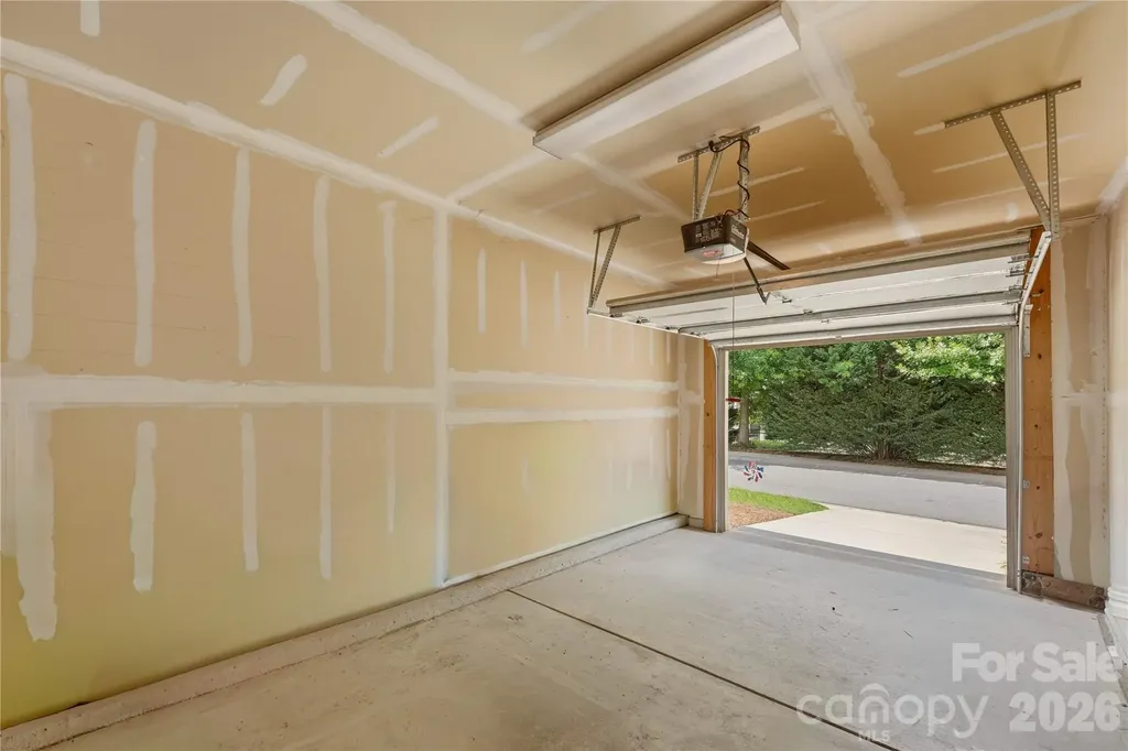 2433 Diplomat Lane Charlotte NC 28210