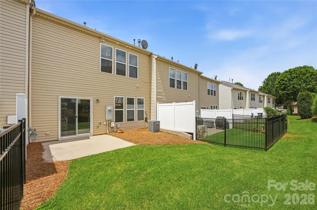 2433 Diplomat Lane Charlotte NC 28210