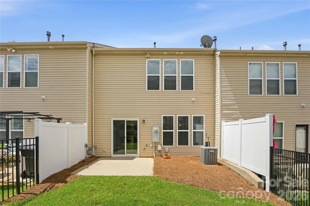 2433 Diplomat Lane Charlotte NC 28210