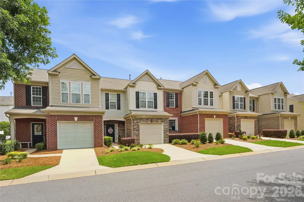 2433 Diplomat Lane Charlotte NC 28210