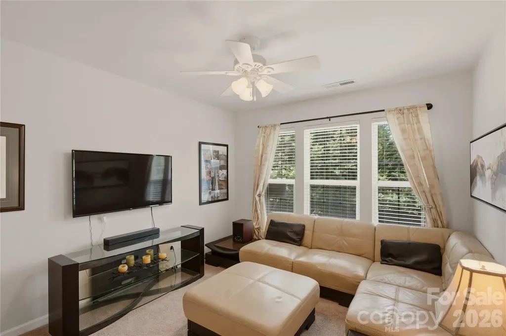2433 Diplomat Lane Charlotte NC 28210